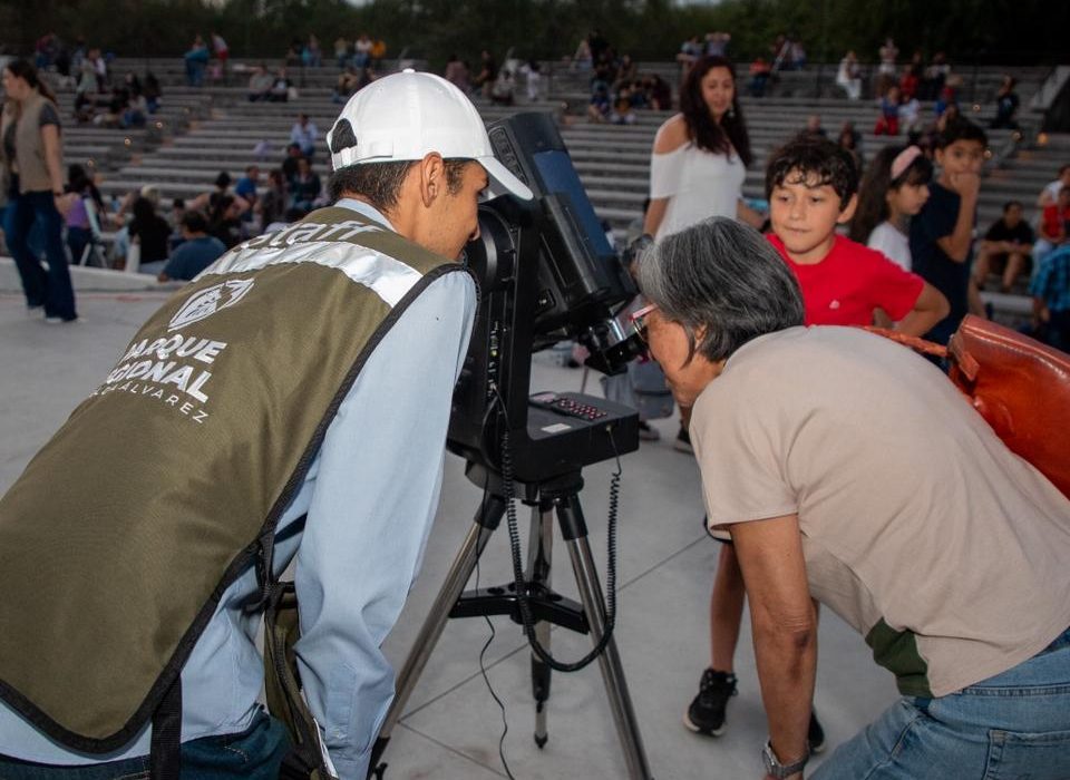 Más de 600 colimenses disfrutaron una noche astronómica en ‘La Campana’, con apoyo de Cecytcol y Subsectur